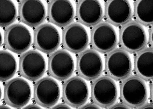 Anti Skid Galvanized Steel Stair Treads Diamond Grip Flame Retardant