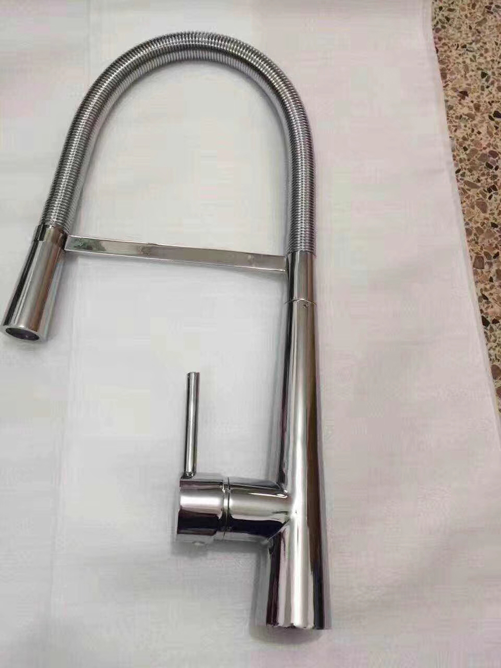 Kitchen Faucet with Brass Body 35mm Ceramic Cartridge Pull Down Chrome Surface Finish for Enhanced Durability