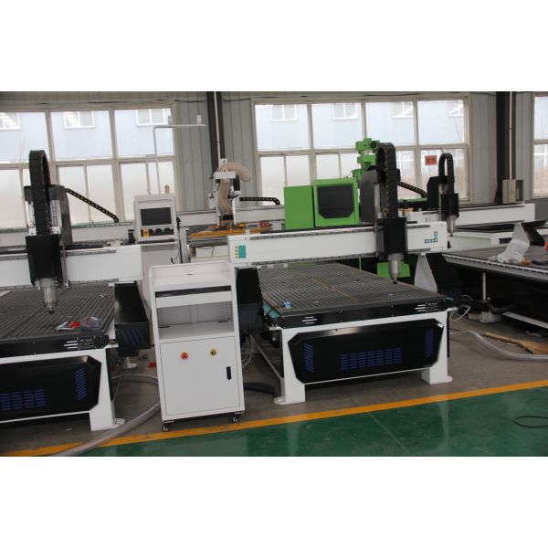 Машина 1325 маршрутизатора CNC деревянная высекая