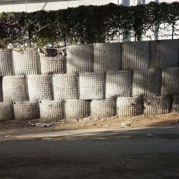 Stackable Geotextile Cloth Lined Olive Green Or Sand Color Welded Gabion Wire Mesh Basket Defensive Military Barrier