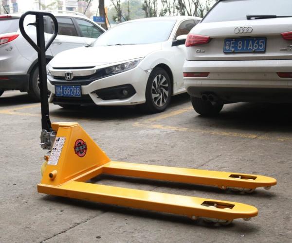 2000kg Hand Pallet Truck , Mini Hand Powered Forklift Easy Maintenance