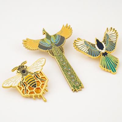 Custom Enamel Pin Offers Eco-friendly Bee Lapel Pin for Men and Women Clothes Decor