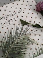 La voile assemblée Tulle a imprimé la broderie de robe de petite fille de tissu de dentelle