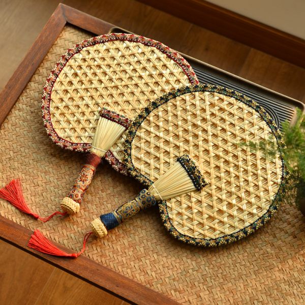 Y-Z Chinese Vintage Boho Straw Woven Natural Old Raffia Rustic Palm Leaf Tropical Hand Wall Fan Handled Fans