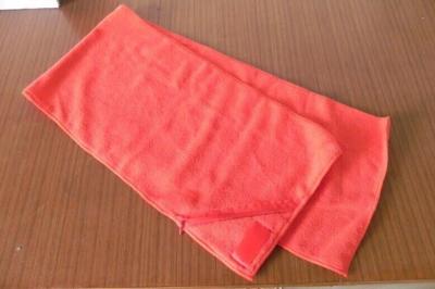 Small MOQ Custom Color and Logo gym towel with zip pocket