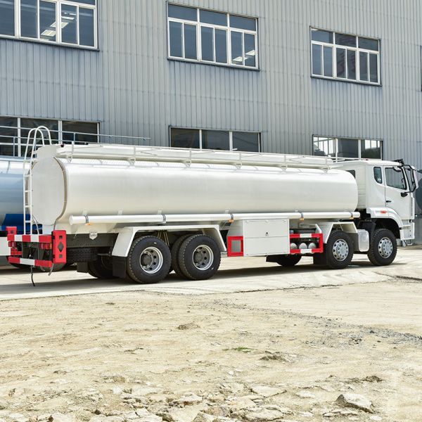 Howo 8x4 LHD 22000-25000 Liters Diesel Fuel Oil Tanker Truck 10 Ton Transport Vehicle