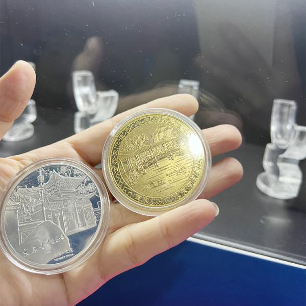 32 Inch Touchscreen Medal Vending Machine with 300-600 pcs Capacity and 1 Year Warranty for Souvenir Coins