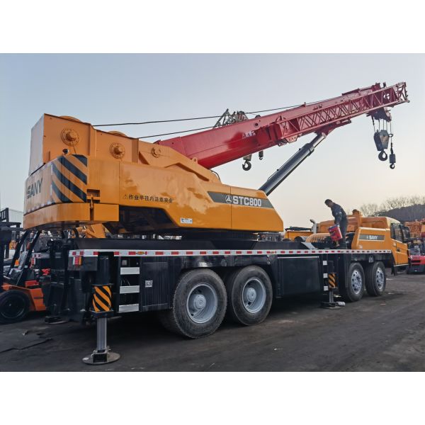 SANY STC800 80 toneladas guindaste móvel para automóveis máquina de construção usada guindaste móvel para todos os terrenos