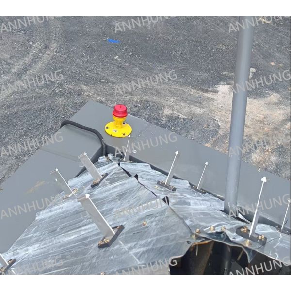 L810 Low-Intensity Aviation Obstruction Light with IP66 Waterproof, 100000 Hours Lifespan, and 360 Degree Beam Angle