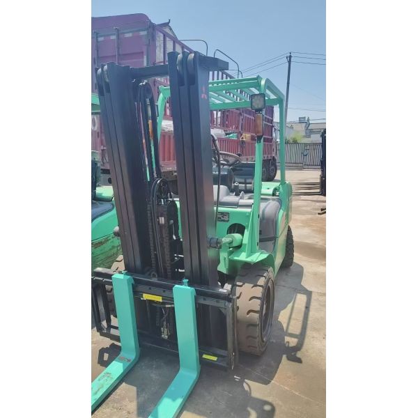 Japan Used Mitsubishi Diesel Forklift 3 Ton Used Original Mitsubishi Lifting Machine New Model