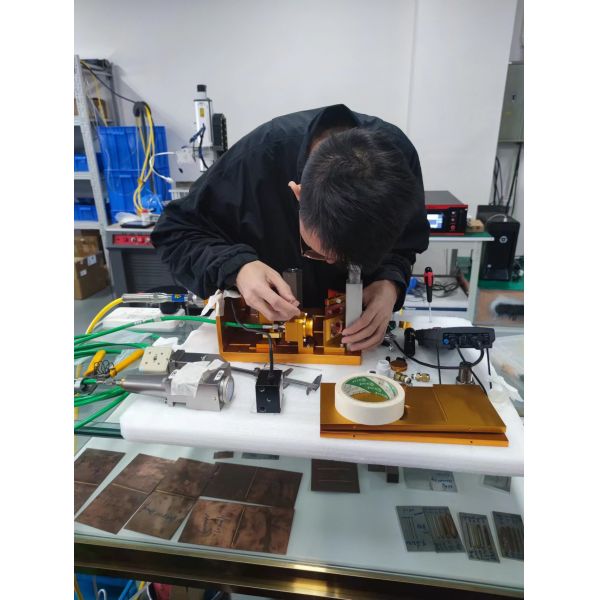 Ручная двойная двигательная лазерная сварочная головка для лазерной резки алюминиевой стали 2000 Вт