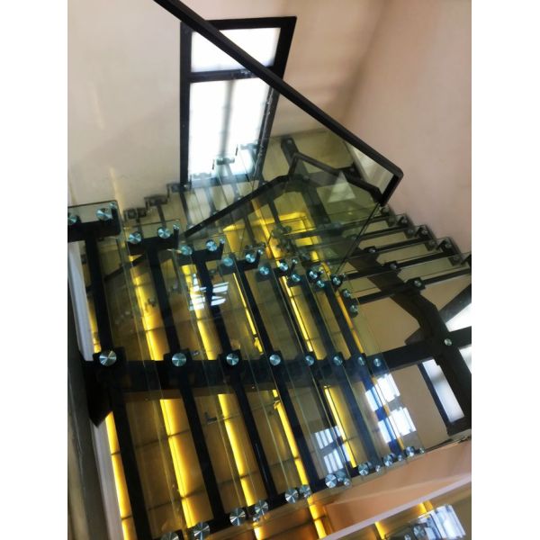 Single straight steel stringer staircase VK01S Spiral Staircase Tread: glass Handrail: Carbon Steel Stringer: Carbon