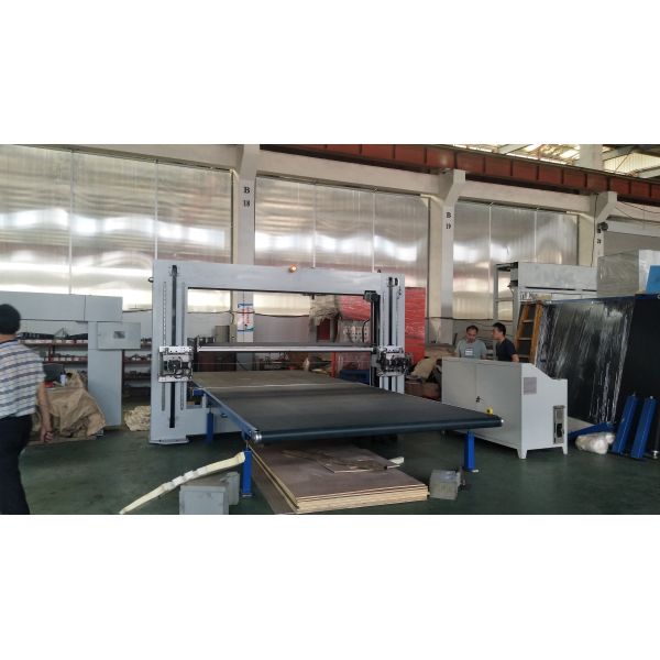 Horizontal And Vertical Oscillating Dual Blade PU Foam Cutter DTC-SD2012