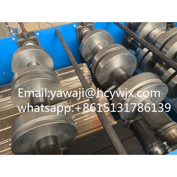 Chain Drive Panel Roll Forming Machine For PPGI / GI Material Type Floor Deck Rolling Forming