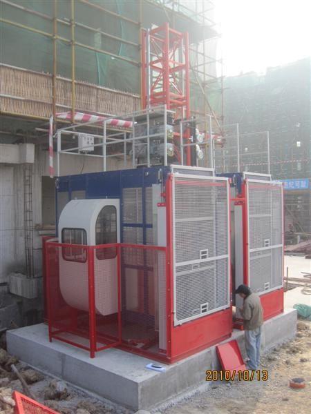 380V 50HZ / 60HZ Construction Material Hoists 1000KGS With Double Cage
