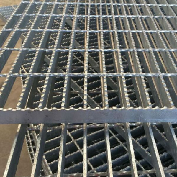 Металл строительного материала Serrated 30X3mm сваренная решетка решетки стального прута дорожки