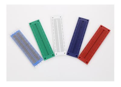 A tábua de pão de Solderless do furo quadrado projeta a criação de protótipos da placa de circuito impresso