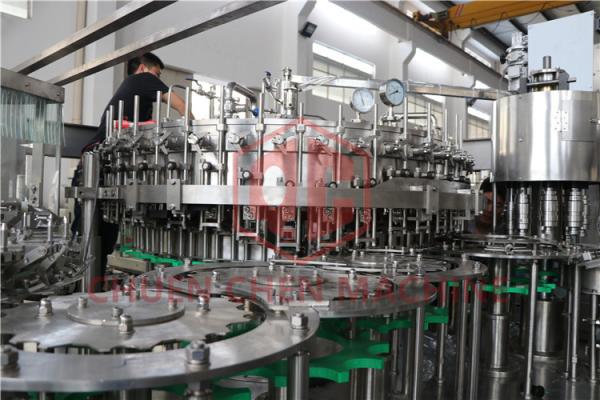Double Vaccum Plastic Bottle Carbonated Beverage Filler With Counter Pressure Method