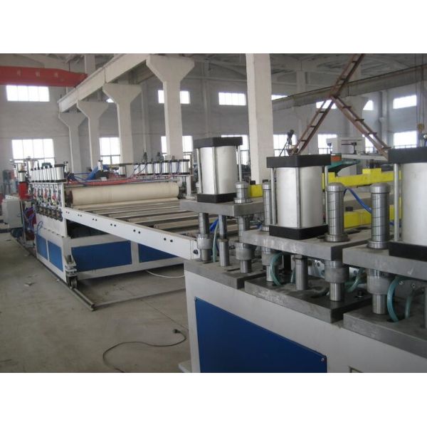 ねじWPC Contruction型板のExtruson対ライン、構造の型板の押出機