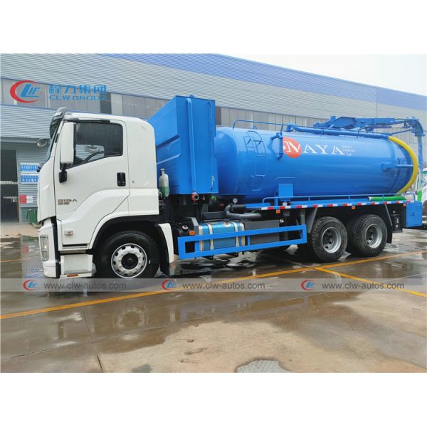 RHD Sino Howo 5T Vacuum Septic Truck With Italy Pump