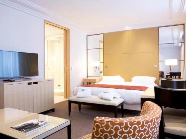 Comoros hotel style apartment furniture design of bedroom furniture set with Laminate wood TV cabinet and Living sofa