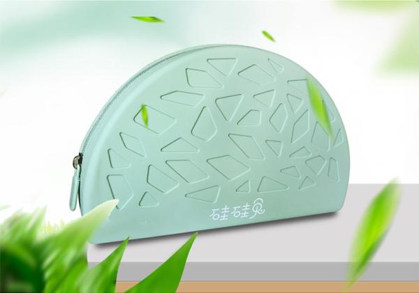 Fan Shaped Soft Waterproof Silicone Makeup Bag Lightweight And Portable Travel Small Item Storage Bag