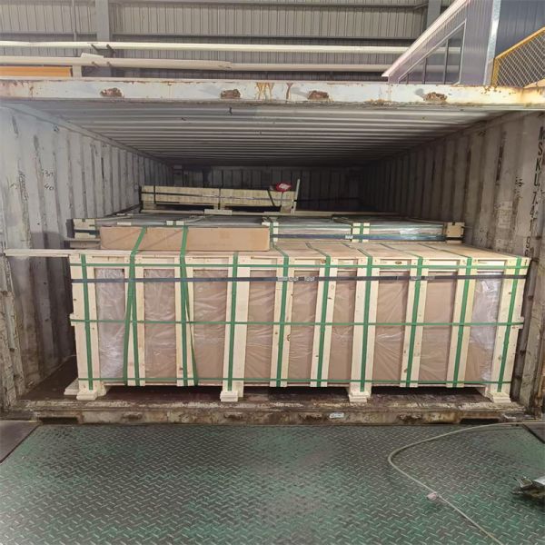 Low Iron Solar Tempered Glass 2mm 3.2mm 4mm Clear Patterned Glass With High Solar Transmittance