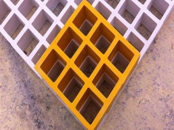 Подгонянное FRP отлило сетку в форму дорожки стеклоткани скрежетать для нерестилища