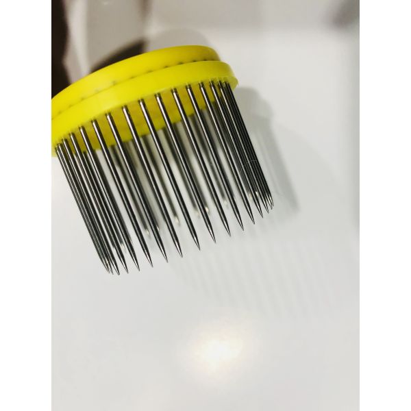 Color amarillo que se alza de la reina de la apicultura de la jaula de la reina de la aguja para la apicultura