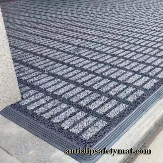 Segurança modular Mat Outdoor Entrance Matting do deslizamento de 20CM*20CM anti 16MM densamente