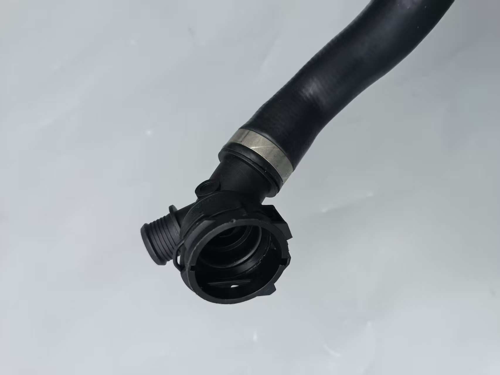 Best-selling water tank upper water pipe 1712 7617 363 for B47

