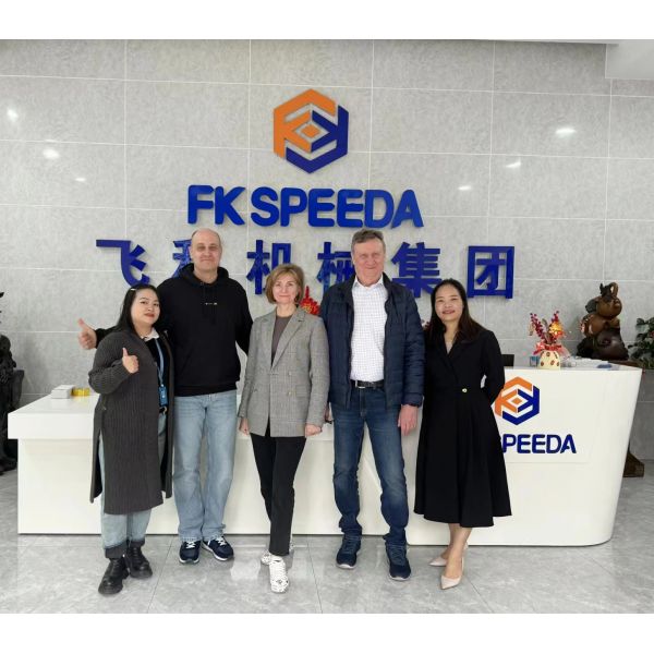 Полуавтоматический круглый бутылочный маркировочный аппарат для обертывания вокруг маркировки банки с медным джемом