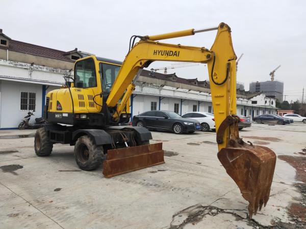                  Used South Korean Hydraulic Mini Mobile Excavator R60W-7 Cheap Price, Secondhand 100% Orginal 6 Ton Wheel Digger Hyundai R60W-7 Hot Sale             