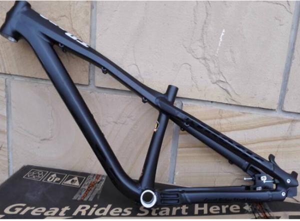 Aluminum All Mountain Dirt Jump Bike Frame 100 - 140 Mm Travel Yellow Color