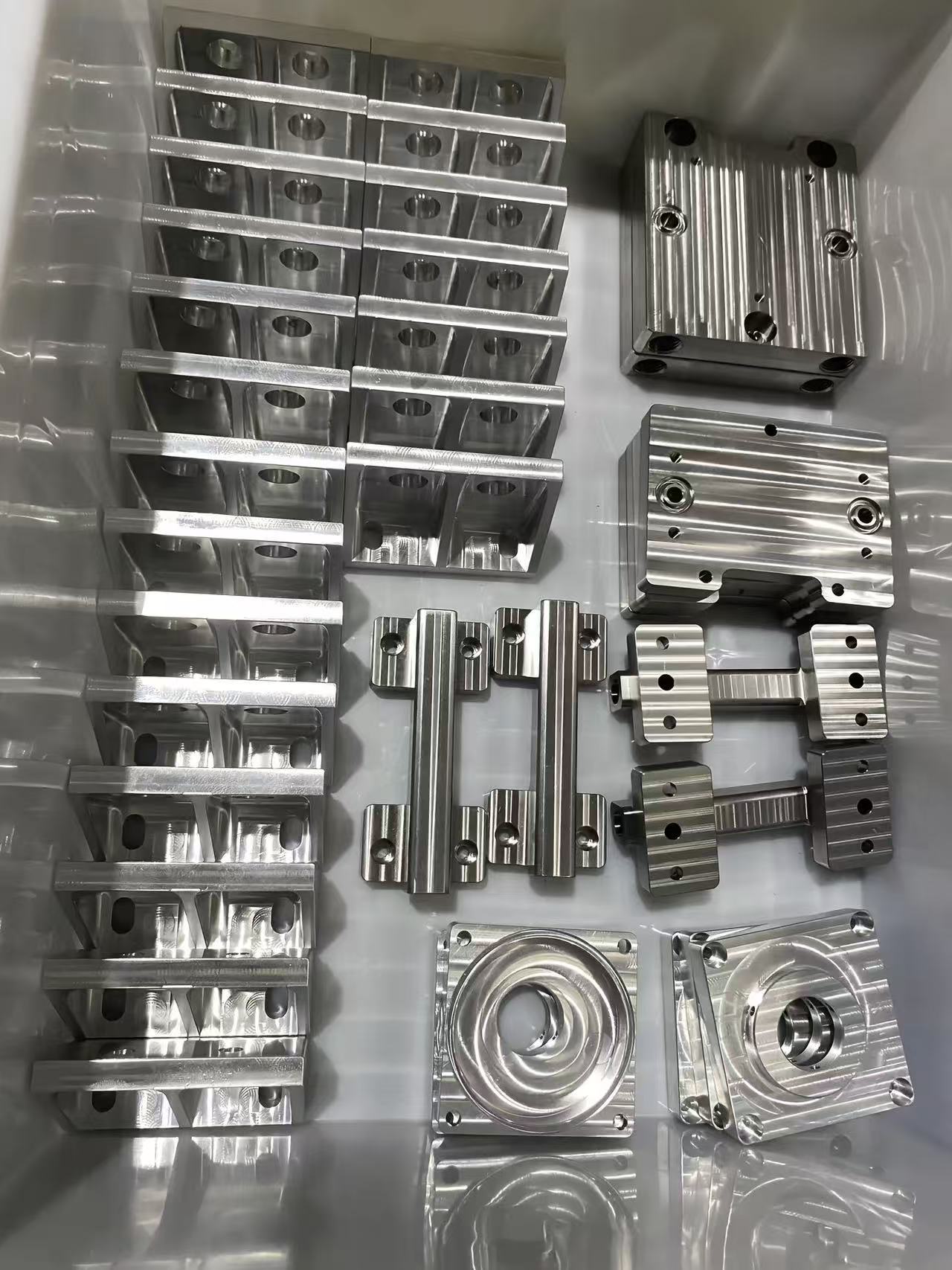 CNC precision machining of parts