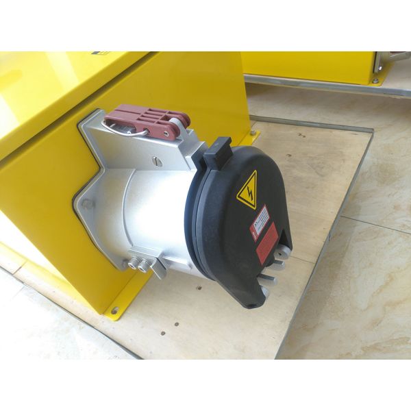 Plugs et prises électriques à courant élevé montées sur le mur