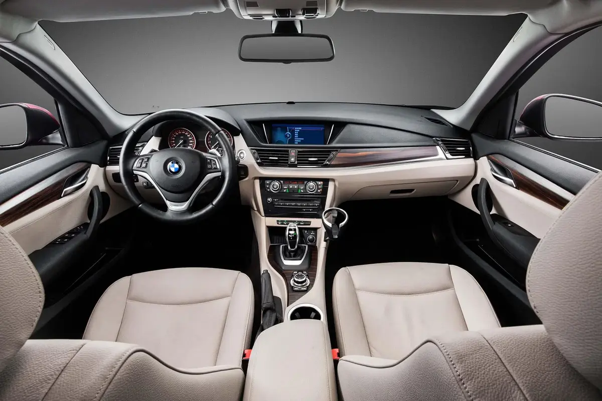 BMW X1 2.0T 204 л.с. L4 5-дверный внедорожник для энтузиастов бензиновых автомобилей