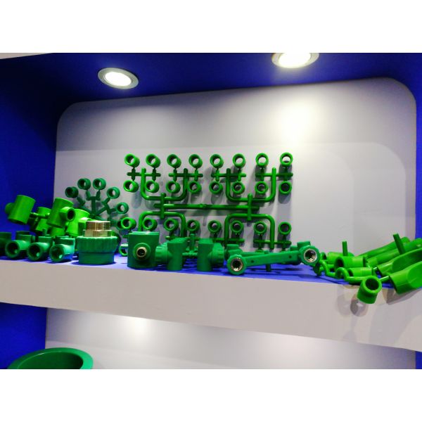 Инжекционный метод литья штуцера Пвк/трубы Ппр отливает Мулти бегуна в форму холода полостей