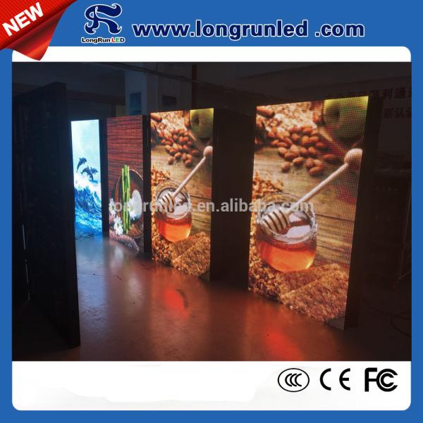 3G 4G Wireless Smart LED Advertising Screen 2000- 7000cd/Sqm Brightness