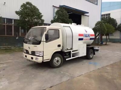 2.5MT Bobtail Propane Truck , Dongfeng 4X2 Small Cylinder Filling Fuel Bowser Truck