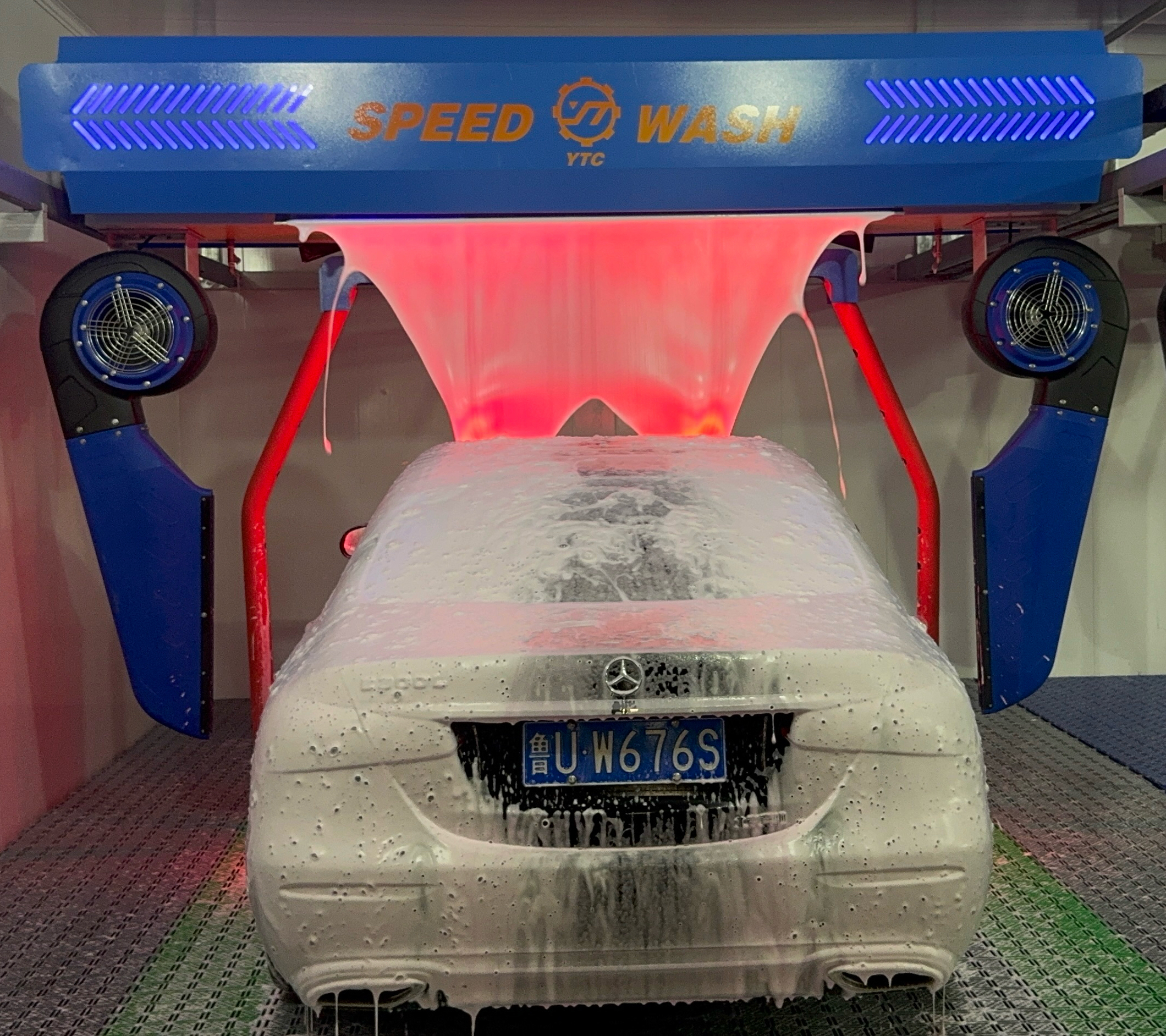 Automatic Contactless Car Wash Machine With Brushes And High Pressure Water CE ISO 9001 Certified