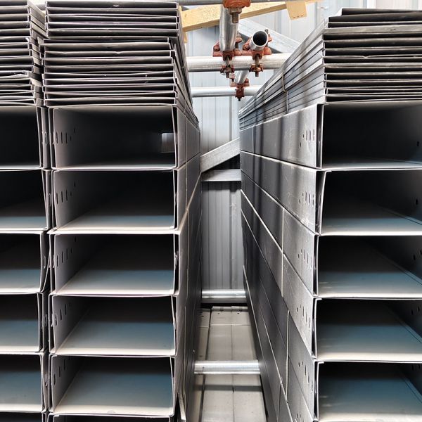 Hot-Dip Galvanized Wall-Mounted Cable Tray with Ventilated Or Perforated Trough for Electrical Wiring Management