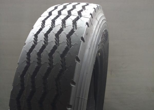 8.25R20 Long Mileage Travel Coach Tires Excellent Grip Performance Black Color