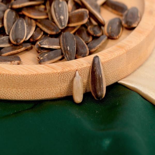 The factory in Inner Mongolia exports large grain honey vine pepper flavored sunflower seeds