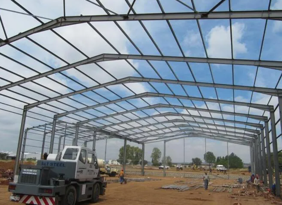 Entrepôts préfabriqués en acier avec charpente métallique galvanisée à chaud pour bâtiments en bord de mer, structure en acier