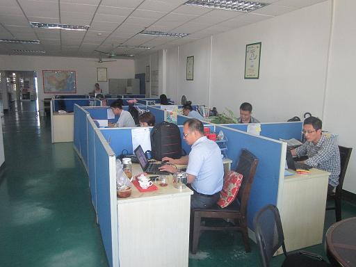 точность Маленькая клеевая распределительная машина Режим работы Кнопка или ручной терминал