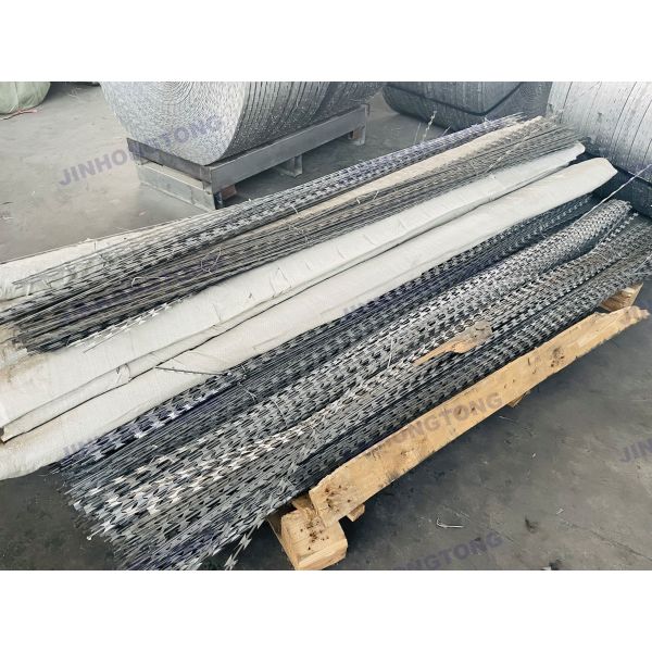 Customizable Barb Length Speed Razor Barbed Wire Galvanized Double-Twisted Barb Wire Machine for Effective Protection