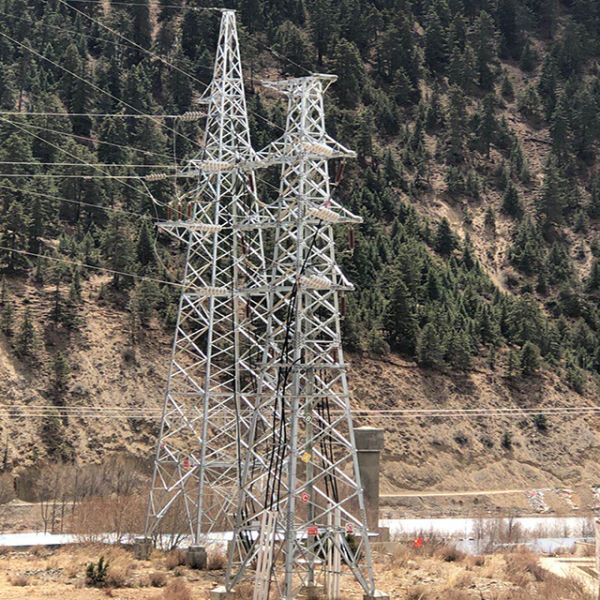 La tolérance de fort vent treillagent la tour en acier d'angle de Q355 Q255