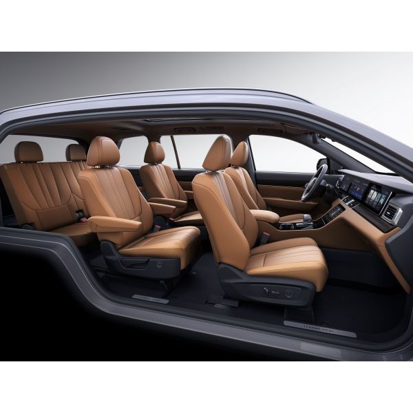 220km/h Plug In Hybrid SUV 700Km Range Four Screens Six Seater Electric Car