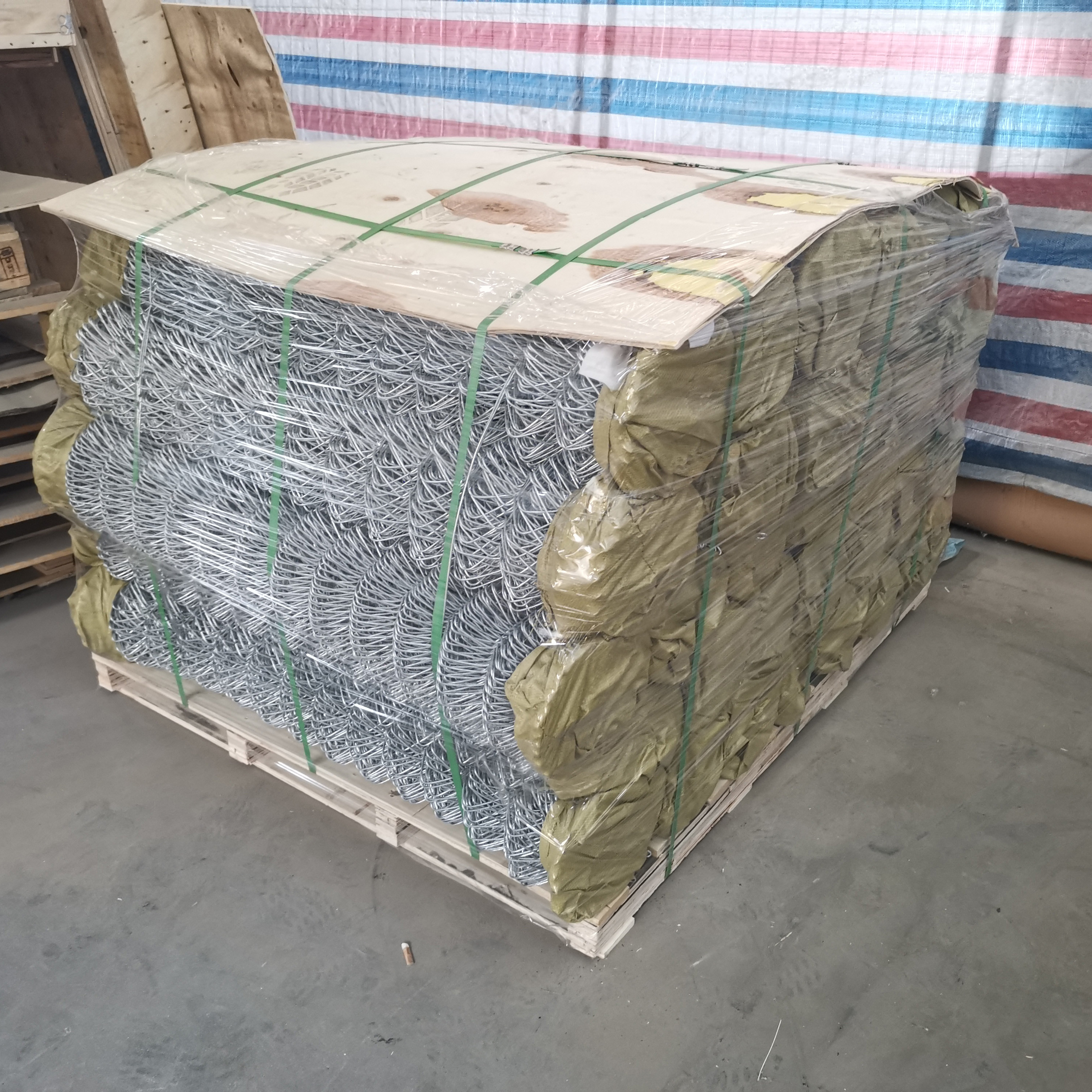 Окунутый PVC столба квадрата покрыл горячее загородки ячеистой сети звена цепи безопасностью гальванизированный